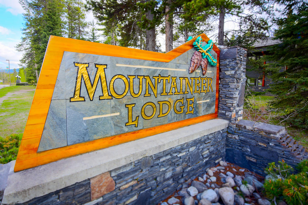 Mountaineer Lodge Лейк-Луиз Экстерьер фото
