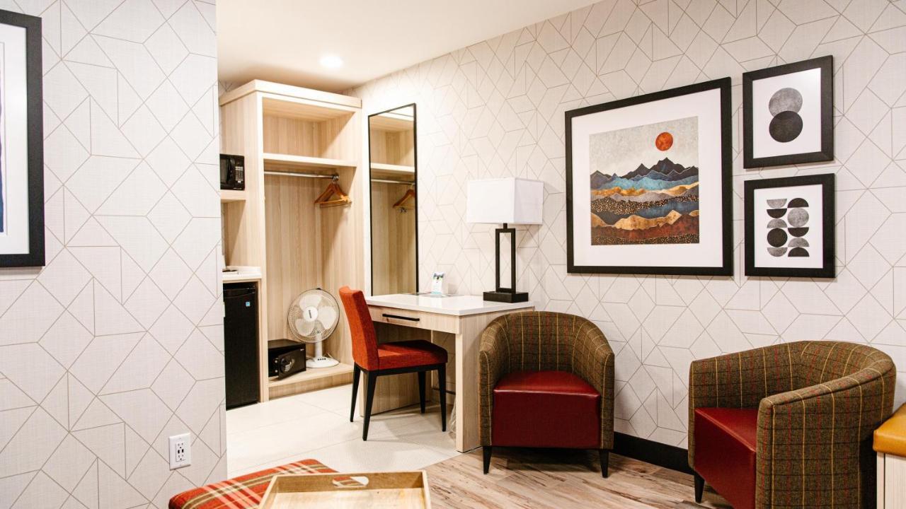 Mountaineer Lodge Лейк-Луиз Экстерьер фото